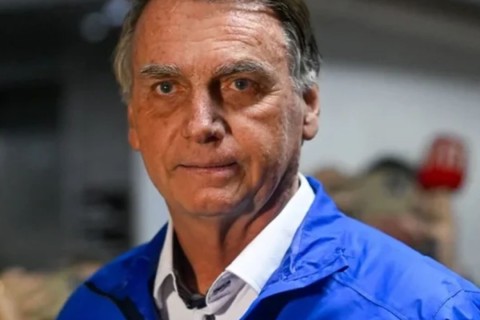 Bolsonaro pede a Moraes autorização para fazer cirurgia no ombro