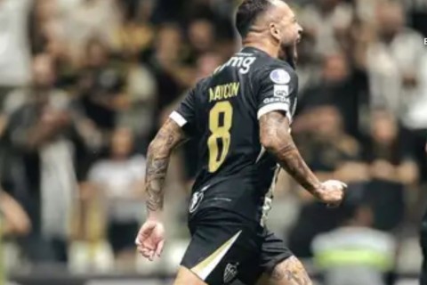 Atlético marca nos acréscimos e elimina o Bragantino na Sul-Americana