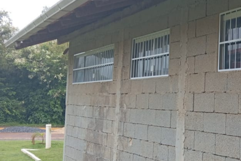 Banheiros do Mercado Público de Rio do Sul recebem grades de proteção após furtos