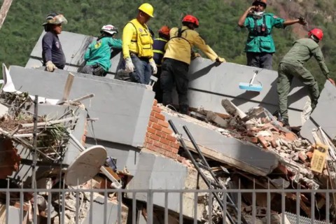Número de mortos por terremoto na Venezuela sobe para 1.450