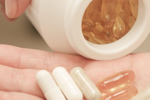 Anvisa proíbe suplementos, gummy e medicamento falsificado