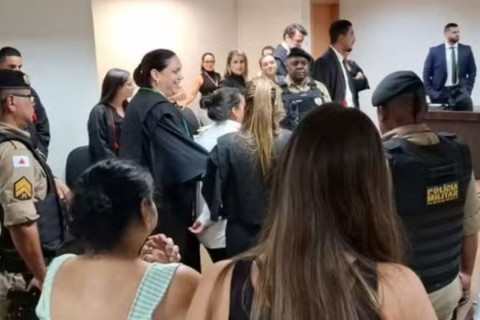 Mãe que matou e cortou pênis do abusador da filha é absolvida em júri em Minas Gerais