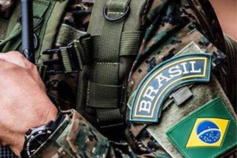 Presidente defende investimento nas Forças Armadas