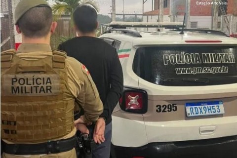 Filhos fogem de casa para escapar de agressões e pai acaba preso por tortura em Santa Catarina