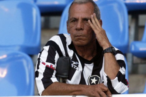 Athletico-PR vence o Botafogo e cola na vice-liderança do Brasileirão
