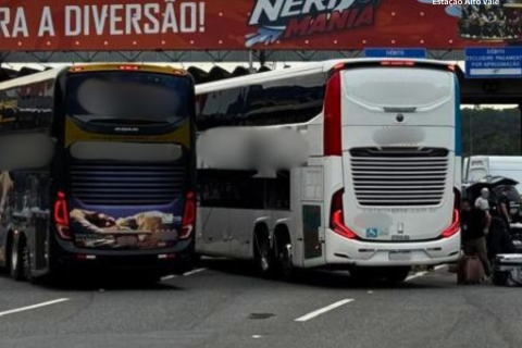 Ônibus são flagrados com eletrônicos, cigarros e remédios ilegais durante pedágio em SC
