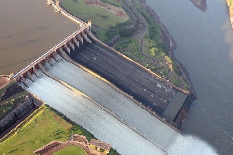 Diretor brasileiro de Itaipu garante tarifa reduzida em 2027