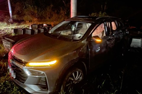 Colisão entre carro e caminhão deixa homem ferido na BR-470, em Trombudo Central