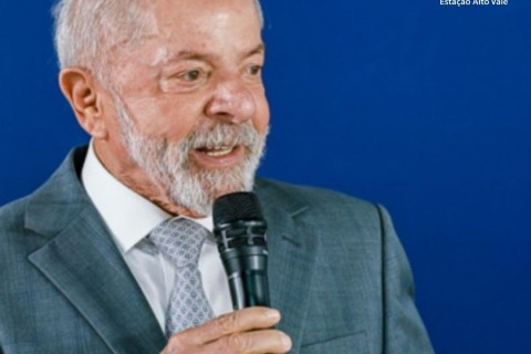 Lula deve sancionar nesta terça aumento da licença-paternidade no Brasil; saiba como fica.