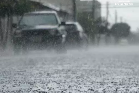 Chuva forte e clima de inverno: nova frente fria atinge o Brasil durante o ‘feriado prolongado’