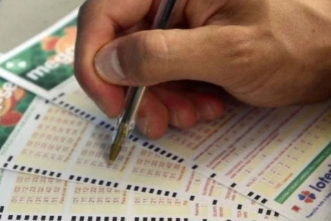 Mega-Sena acumula e prêmio principal vai para R$ 7,5 milhões
