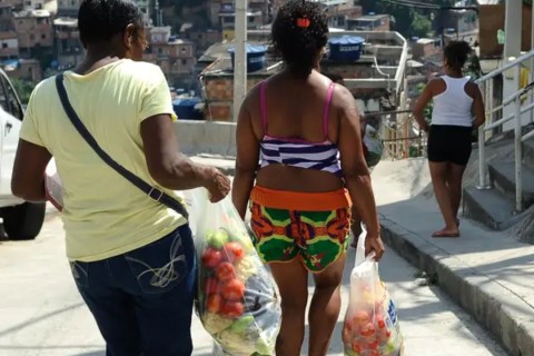 Brasil completa 1 ano fora do Mapa da Fome, mas desafios persistem