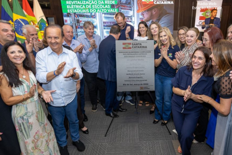 Em Rio do Sul, Governo do Estado anuncia mais de R$ 125 milhões em obras da Casan e inaugura melhorias em escolas do Alto Vale do Itajaí