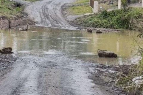 Fechamento de barragem alaga ruas e imagens revelam impacto em cidade de SC