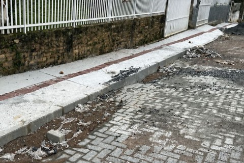 Prefeitura notifica empresa responsável por obra no Beco Hercílio Bernardo Cláudio