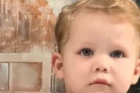 Menino de 3 anos morre após ser atropelado enquanto brincava em estacionamento de cidade em SC