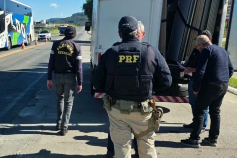 PRF e Receita Estadual combatem sonegação fiscal e excesso de peso na BR-470