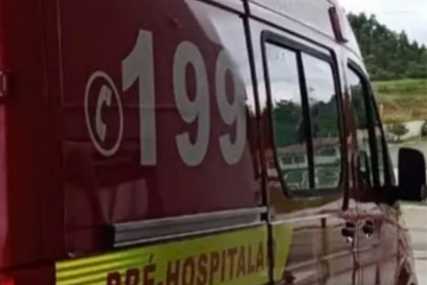 Menino de 5 anos morre após cair de caminhão e ser atropelado em SC