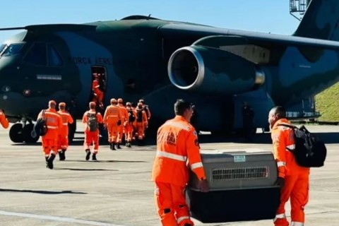 Quarto voo brasileiro para Venezuela decola com bombeiros e donativos