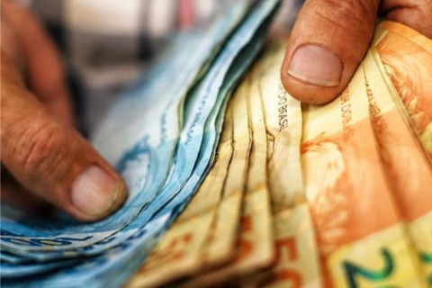 Congresso define prazo para aprovar novo salário mínimo de 2027 com aumento no piso de quase R$ 100
