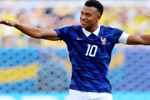 Com dois gols de Mbappé, França despacha Suécia e avança às oitavas