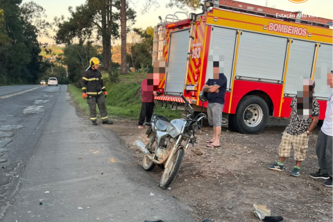 Motociclista fica gravemente ferido após colisão na BR-470, em Pouso Redondo