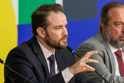Governo eleva imposto do cigarro para bancar querosene e biodiesel