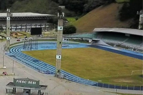 BEC e Metropolitano enfim vão poder jogar em Blumenau à noite