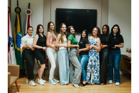 Concurso da Realeza da 29ª Festa Nacional da Cebola reúne candidatas em Ituporanga