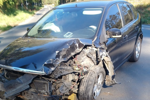 Acidente entre carro e caminhão deixa duas pessoas feridas em Taió