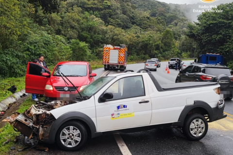 Colisão envolvendo quatro veículos deixa três pessoas feridas na BR-470, em Pouso Redondo