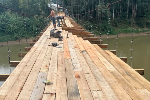 Ponte pênsil entre o Navegantes e o Bremer está sendo reconstruída