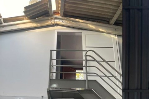 Trabalhador de 43 anos despenca de telhado de 6 metros em estabelecimento de SC