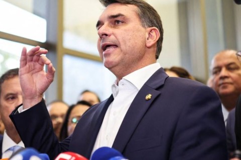 Flávio confirma encontro com Vorcaro após banqueiro ter sido preso