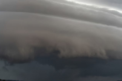 Frente fria ligada a ciclone avança pelo Brasil com até 150 mm de chuva e coloca estados sob risco de alagamentos e tempestades