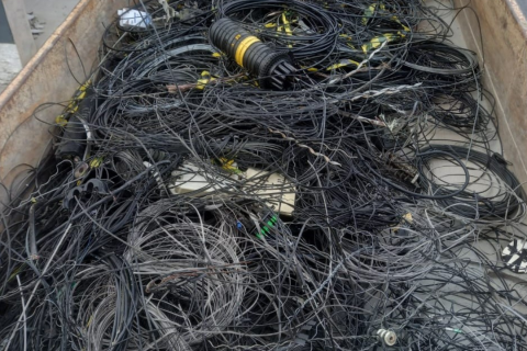 Operação Limpa Fios recolhe 180 quilos de cabos na Rua Dom Pedro II e avança para a sétima etapa em Rio do Sul