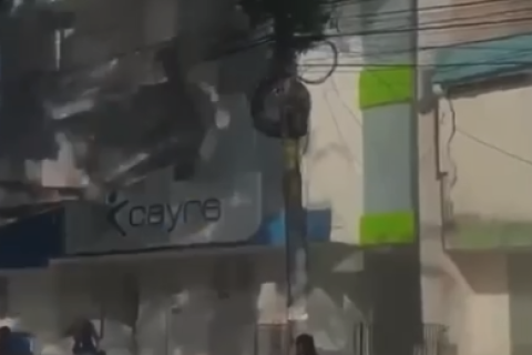 Vídeo mostra terremoto de magnitude 7,4 que provocou destruição e deixa dezenas de mortos na Colômbia