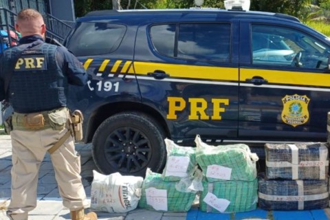 Perseguição na BR-470 acaba em apreensão de 160 kg de maconha no Alto Vale.