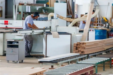 IBGE: indústria recua 1,8% em junho, na 2ª queda seguida do setor
