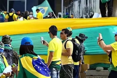 Ônibus que levou à condenação de três empresários por atos de 8 de janeiro saiu de SC