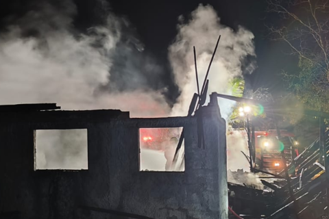 Incêndio destrói residência em Salete