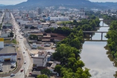 Trânsito terá alterações no entorno da Praça Ermembergo Pellizzetti no dia 15
