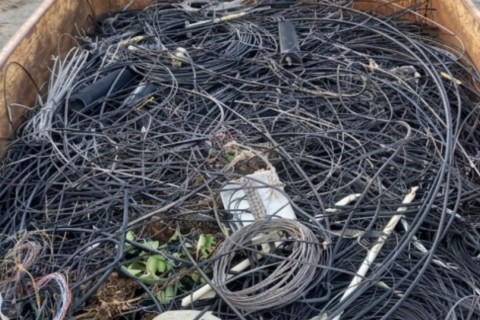 Mutirão Limpa Fios recolhe 200 quilos de resíduos na Rua XV de Novembro e terá nova etapa no dia 15