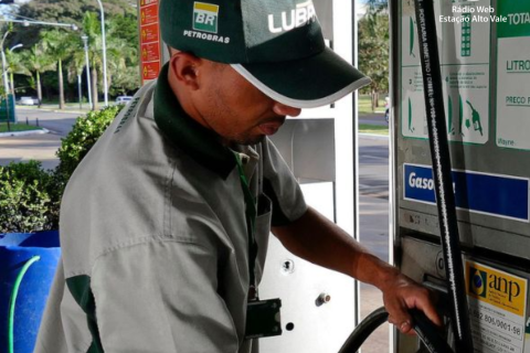 Mistura de gasolina com 32% de etanol começa a valer neste sábado (1º)