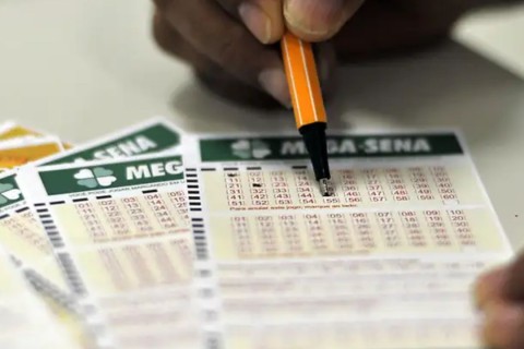 Mega-Sena acumula novamente e prêmio principal vai para R$ 65 milhões