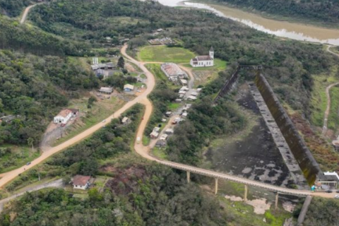 Cacique diz que famílias da comunidade indígena que ocupa a maior barragem de SC esperam casas prometidas pelo governo