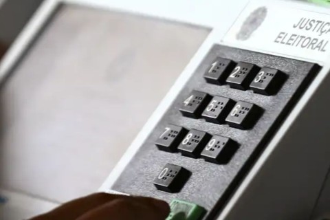 Onze governadores renunciam para disputar eleições de outubro