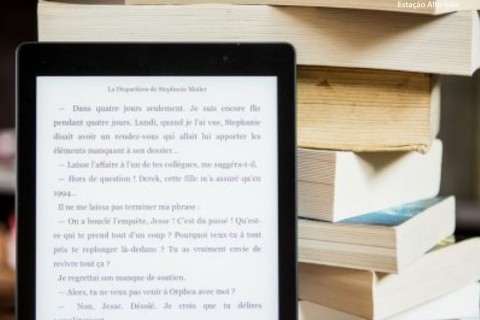 Redes sociais ajudam a despertar interesse por livros, diz escritora