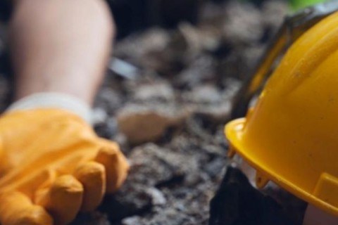 Trabalhador de 23 anos morre após ser ‘puxado’ por máquina em fábrica de embalagens em SC