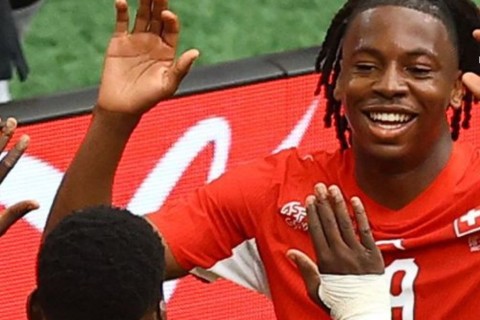 Com volta para o segundo tempo letal, Suíça bate o Canadá para ser líder do Grupo B